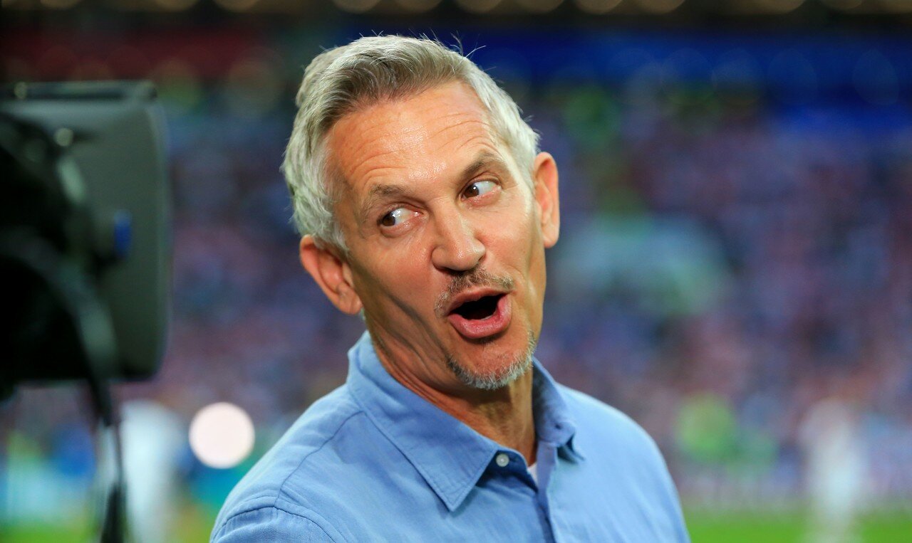 莱因克尔晒乌克兰球员膝顶瑞典球员瞬间:所以这也是红牌?