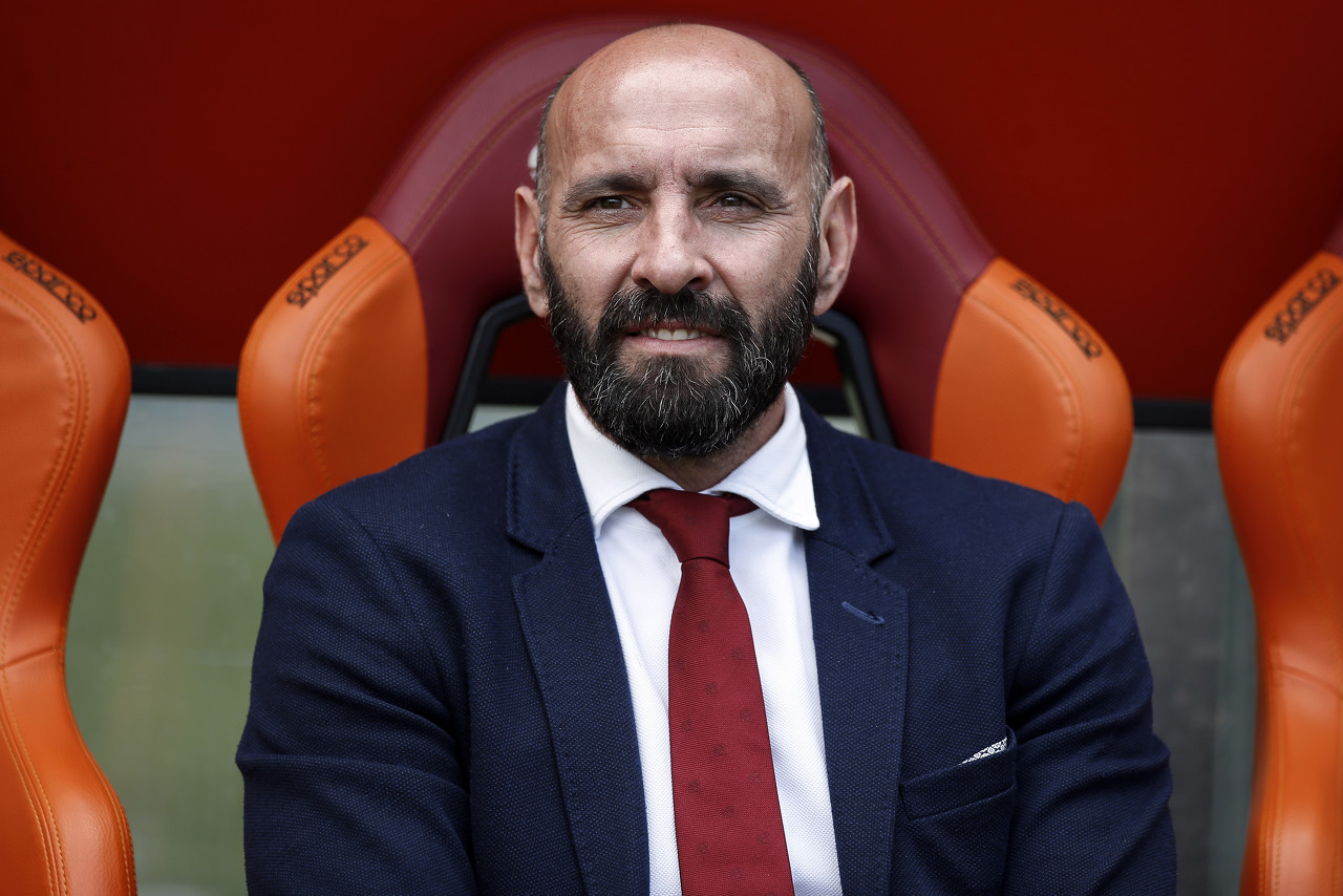 塞维利亚总监:戈麦斯将留队,未进行卡斯蒂列霍的转会谈判