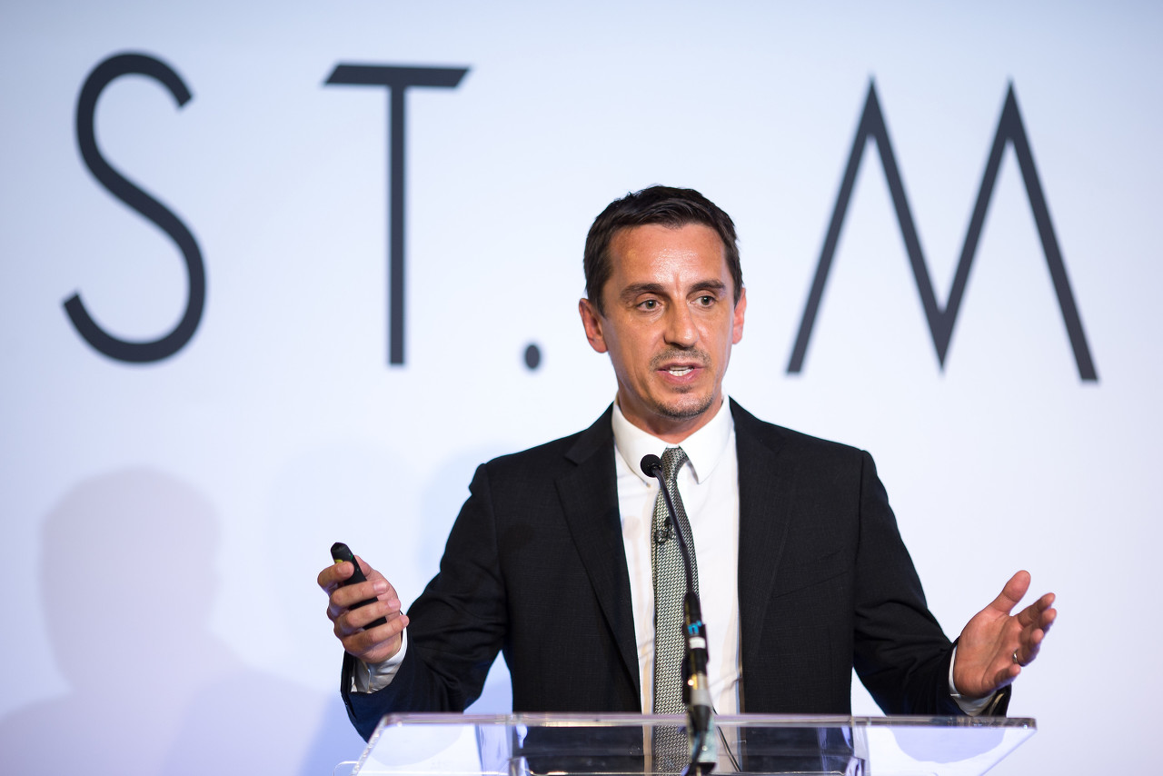 看够了！内维尔谈桑乔转会：我从未对转会感到如此无聊