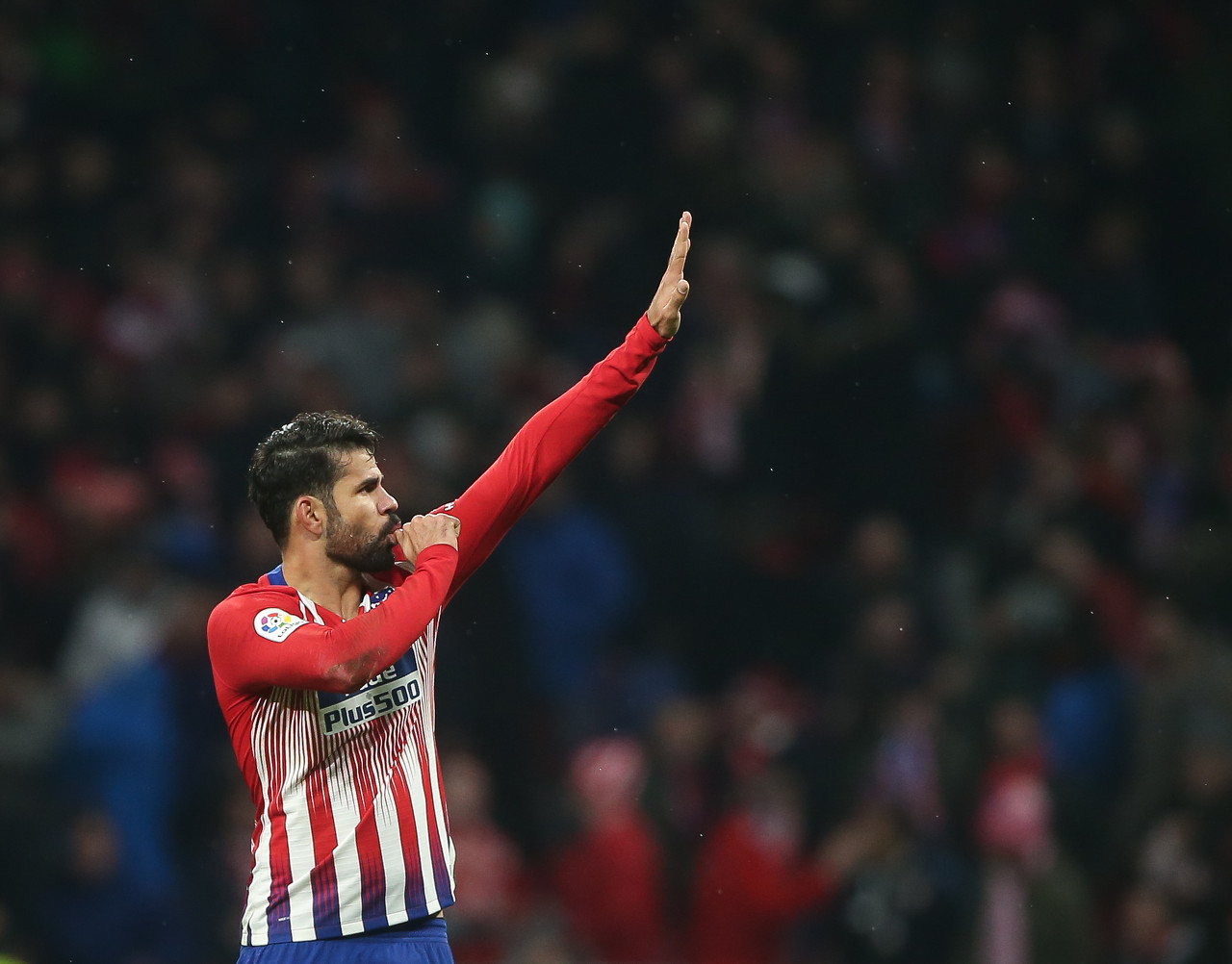 记者:迭戈-科斯塔与格拉纳达初步接触,本菲卡也对他感兴趣