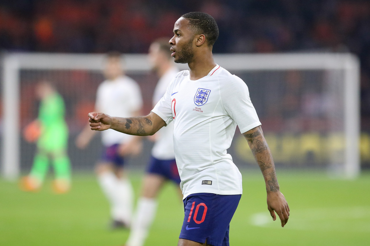 斯特林:向所有球迷送上爱心,你们一直与我们同在