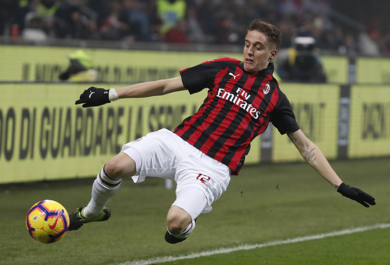 斯基拉：热那亚有意小孔蒂，西班牙人和贝蒂斯均有意卡斯蒂列霍