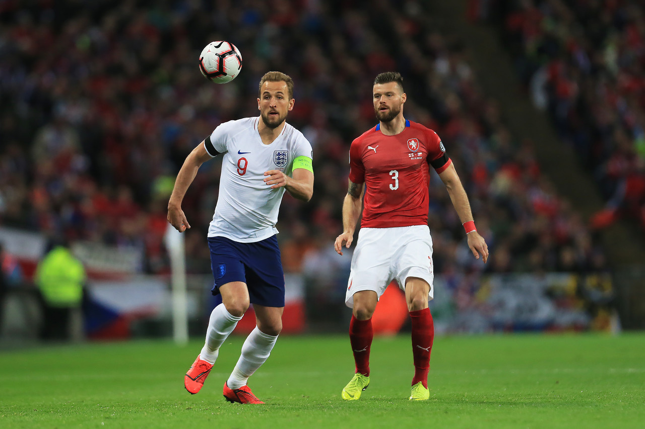 穆帅：凯恩带开了防守球员，为斯特林的进球完成了一半的工作