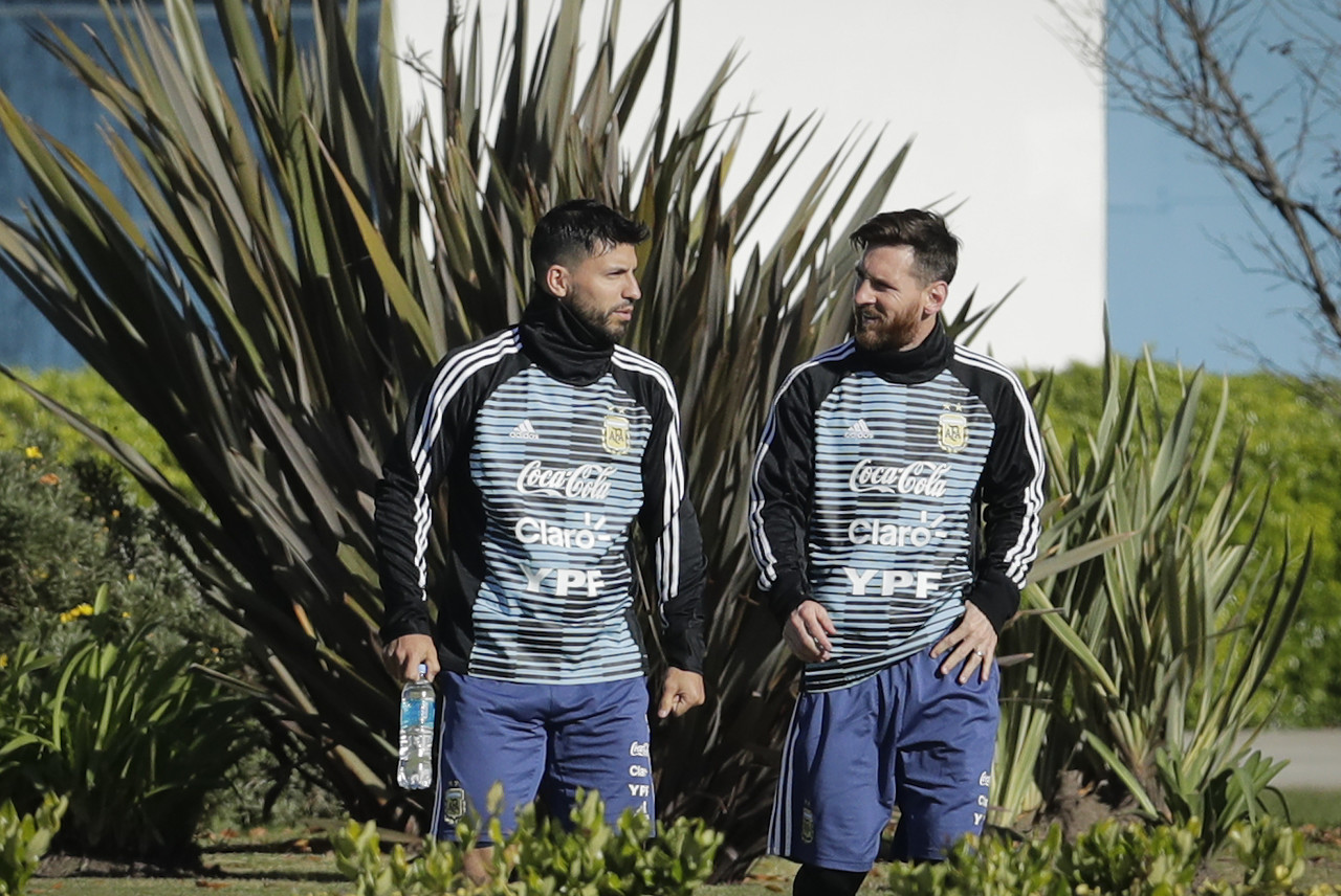 世体:阿圭罗有望搭档梅西,先发出战与哥伦比亚的世预赛比赛