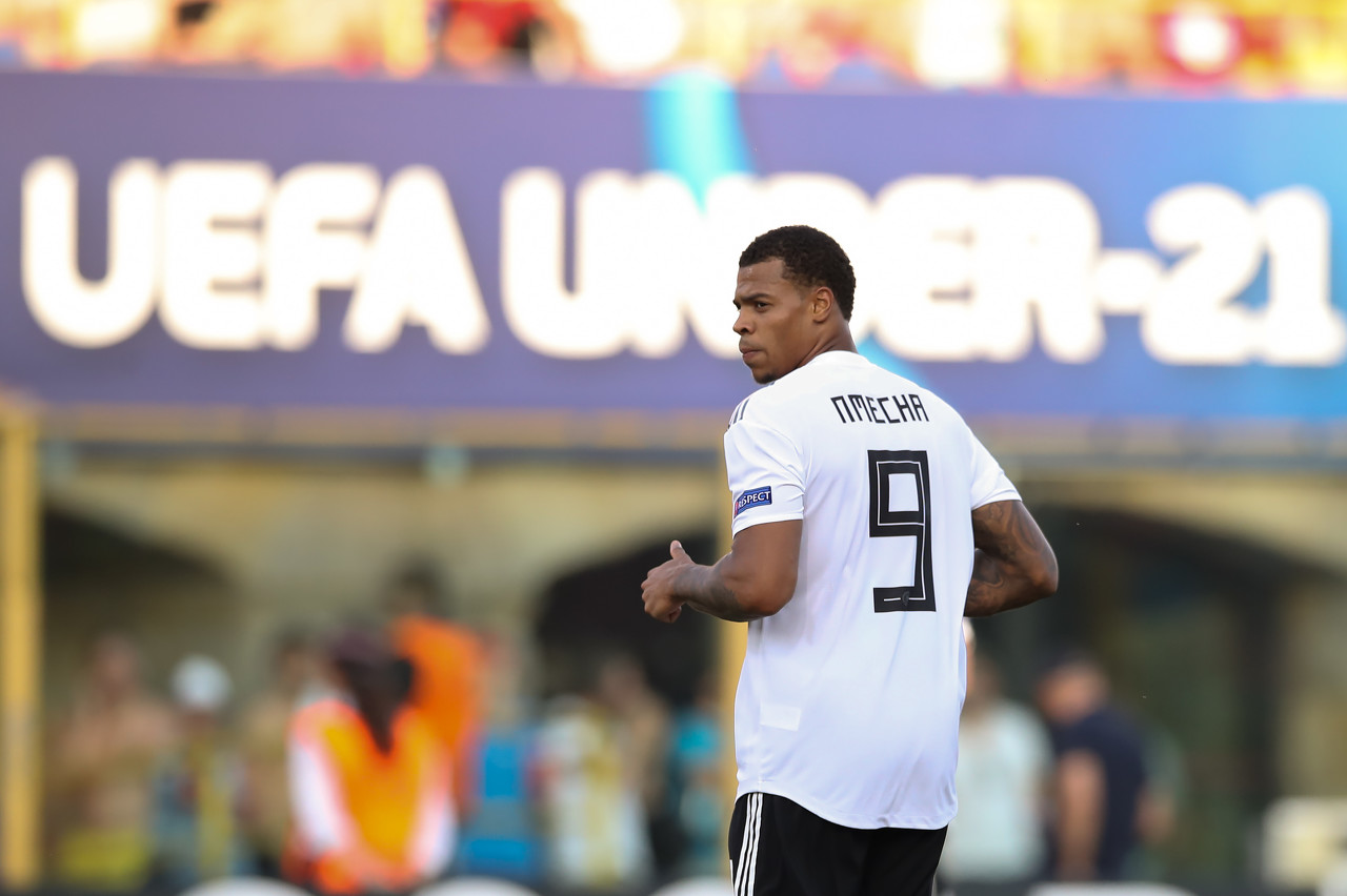 曼城外租中锋恩梅查确认离开安德莱赫特，球员斩获欧青赛金靴