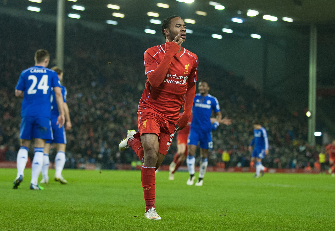  回声报：相对于库鸟、苏牙，利物浦更应考虑签回斯特林