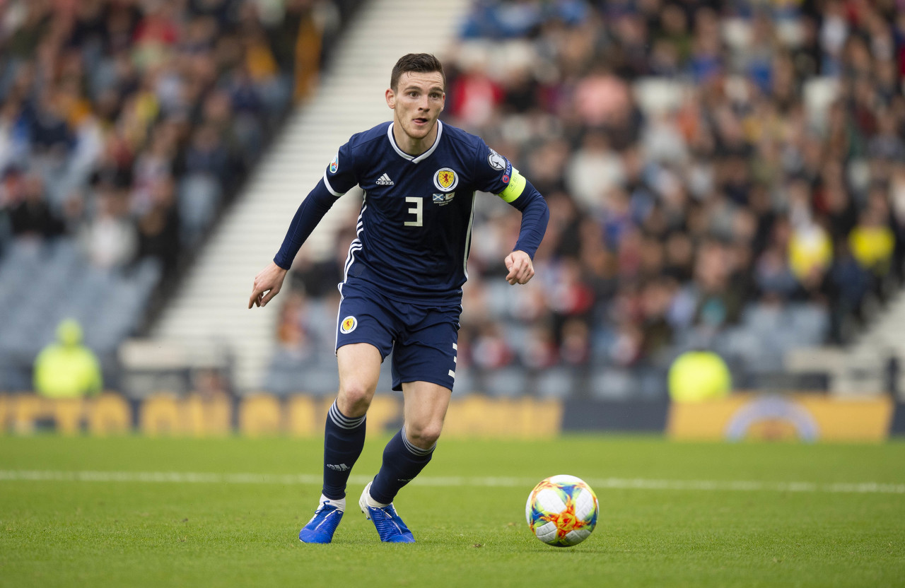 罗伯逊：我们是表现更好的一方，本可以赢得这场比赛