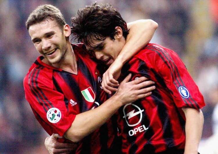 卡卡:07年赢欧冠后,米兰给我们每人一个奖杯复制品