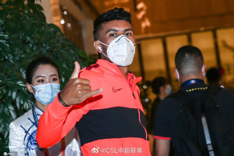 广州队员曾高度评价保利尼奥：谦虚平易近人，可学习的地方太多了