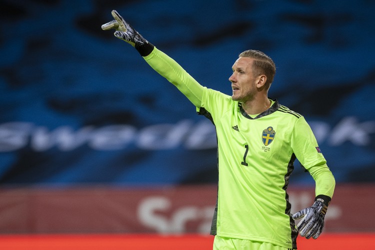 斯基拉：门将奥尔森不在穆帅计划内，今夏他将离开罗马