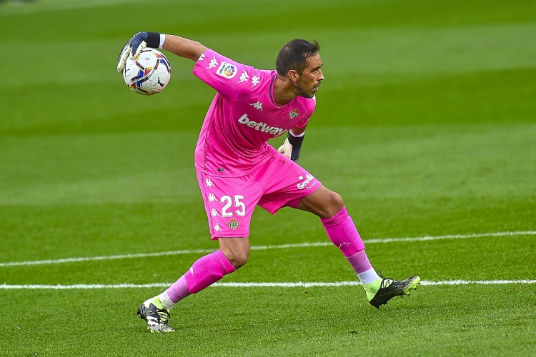 布拉沃谈梅西任意球：他处于另一个水平，但我差点把球扑出来