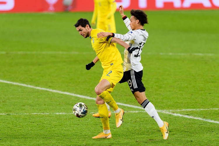 克拉默：不理解德国球迷对萨内的双标行为，嘘自家球员不会有帮助