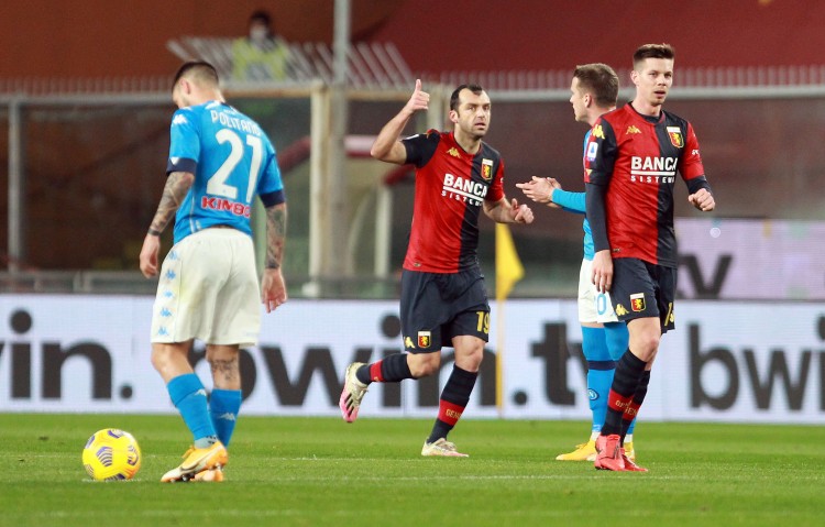 斯内德:潘德夫的职业生涯被人们大大低估了,他在禁区里非常冷酷