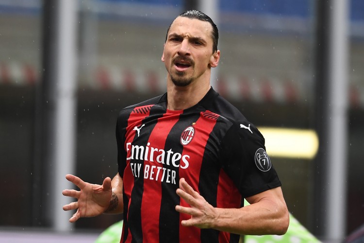 伊布在游艇上做瑜伽进行康复：没有力量，你就无法控制平衡