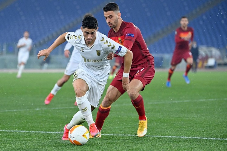 迪马：除了皇马，巴萨和巴黎也询问了斯皮纳佐拉的信息