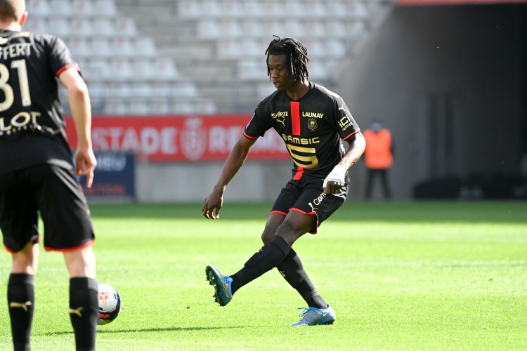 邮报：本周敲定桑乔后，曼联将把注意力转向卡马文加