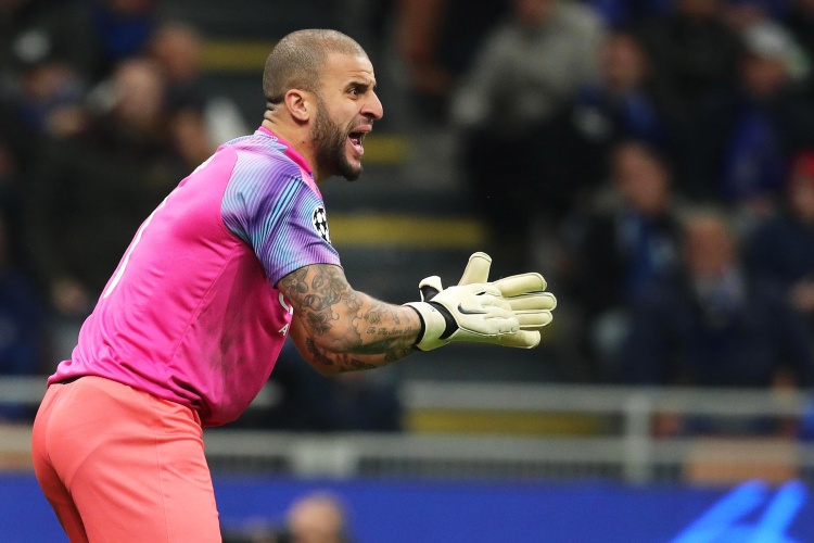 记者调侃:沃克现在是三门,三狮拥有了参加过欧冠决赛的门将