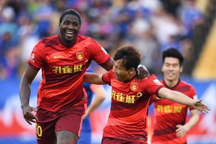 河北队廊坊公开训练百余球迷到场 主帅金钟夫:我们还有不足