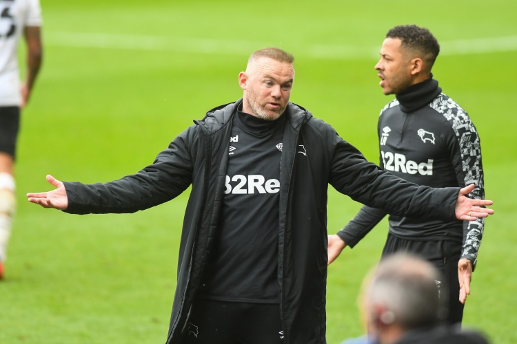 鲁尼挑选英德战首发:亨德森领衔中场三后腰,英球迷疯狂吐槽