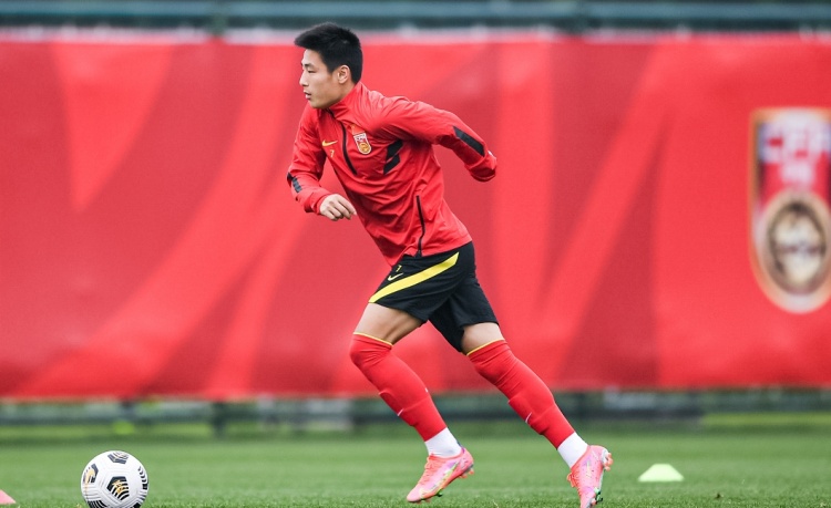 粤媒：在国足锋线上扮演大腿角色，彻底打消外界对武磊的担忧