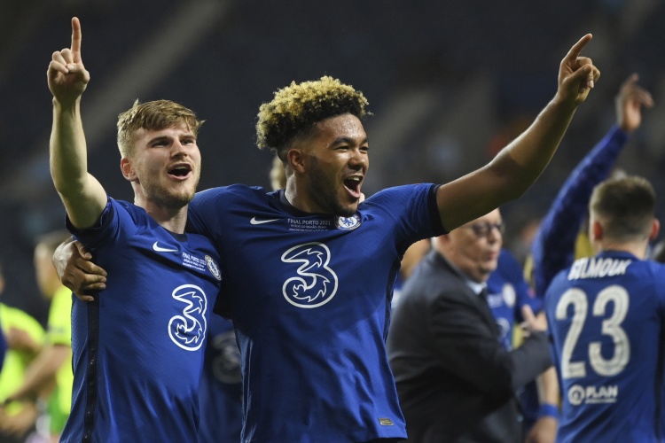 最想哪位蓝军队友出现在英格兰？R-詹姆斯：坎特，能当三个人用