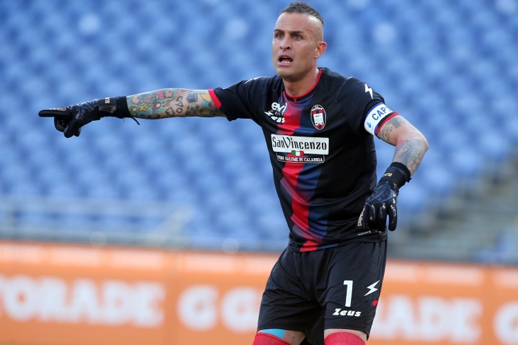 意天空：国米接近签下克罗托内门将科尔达斯，该球员为国米青训