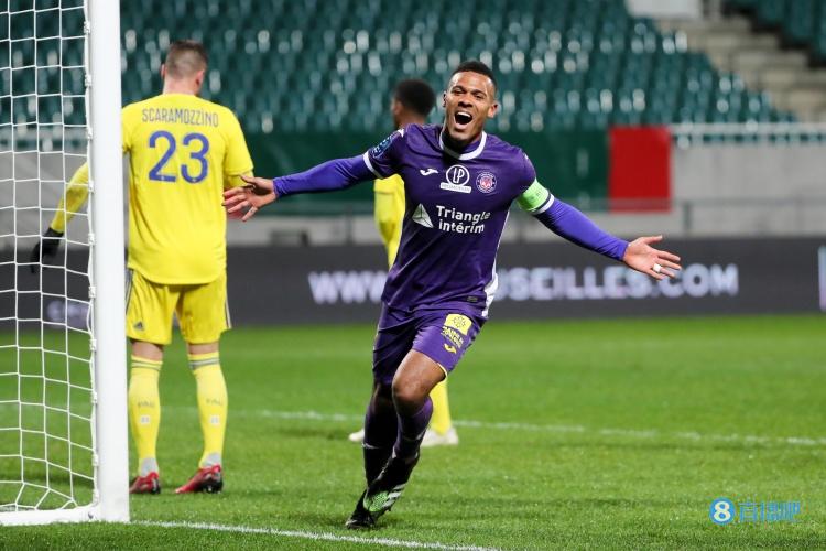 迪马:贝蒂斯想签卡斯蒂列霍,米兰可能签阿德利代替他