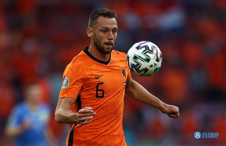 德弗里:比赛前夜因担心埃里克森睡不着 他已经在群聊里报了平安