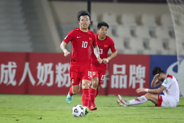 张稀哲发文庆祝国足晋级12强赛：中国队加油！