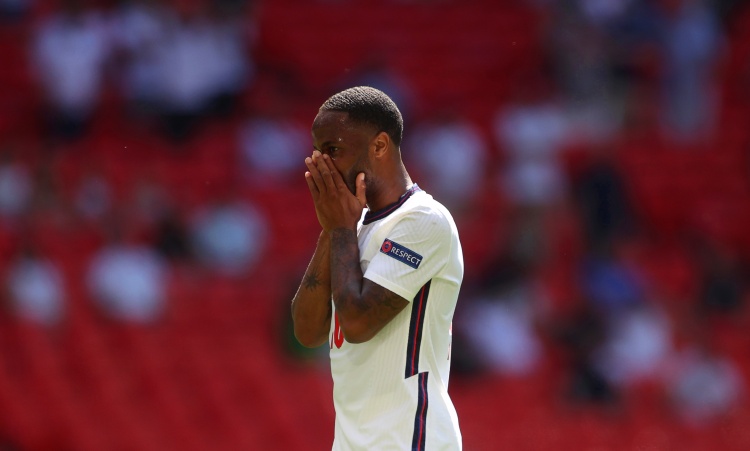 莱因克尔：斯特林的又一粒进球，他是英格兰目前为止的最佳球员