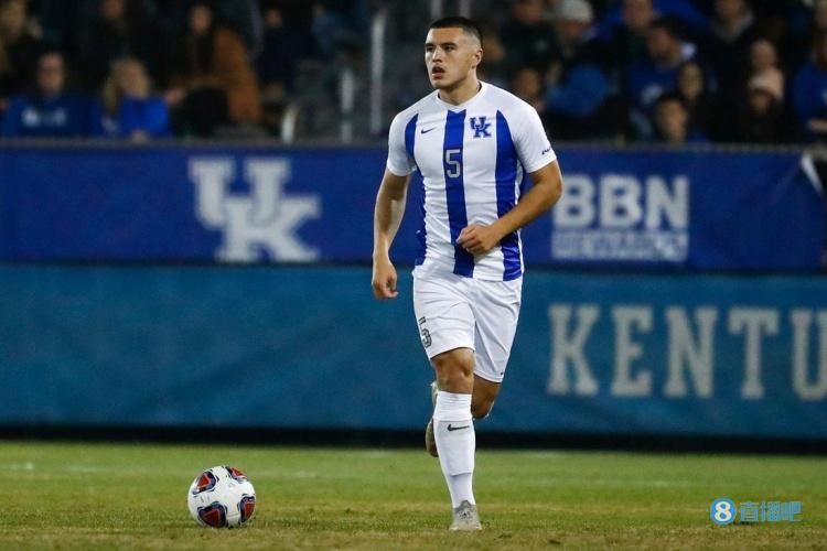 苏格兰华裔中卫:我的母亲来自中国香港,愿意代表中国队出战