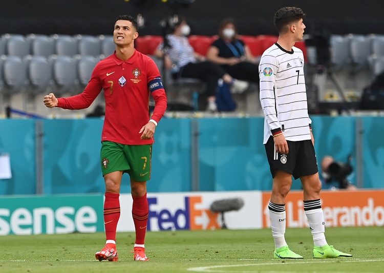 哈曼：C罗的不看人传球很愚蠢 某种程度上他在贬低对手