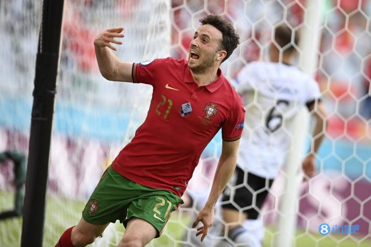 若塔本赛季为葡萄牙在正式比赛中出场10次,直接参与9球