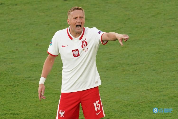 对阵西班牙，波兰三中卫贡献22次解围11次拦截和10次抢断