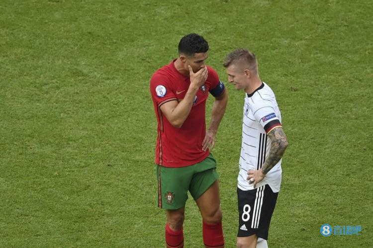 克罗斯:我和C罗聊了比赛,还询问了他在意大利的生活