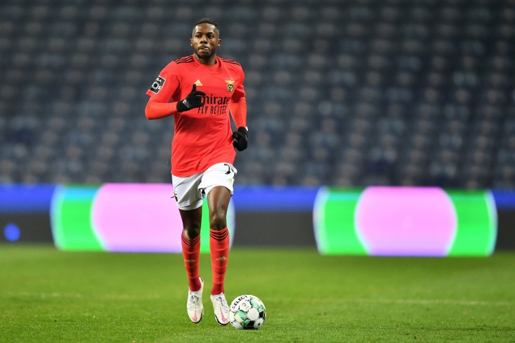 罗马诺:塔瓦雷斯个人条款不是问题,他与洛孔加优先选择阿森纳