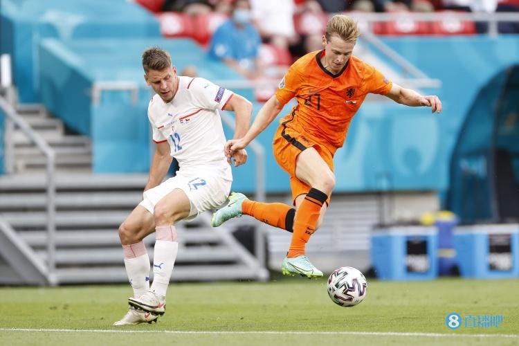 半场-巴拉克失良机德里赫特救险 荷兰0-0捷克