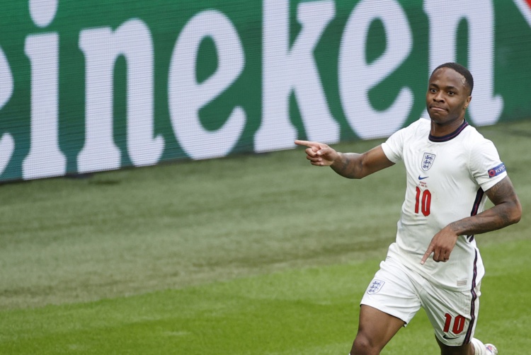 希勒：斯特林是本场关键先生 索斯盖特坚持使用他很值得称赞