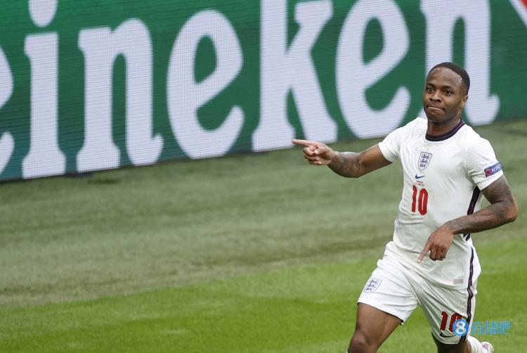 费迪南德:斯特林在任何时候都敢于拿球,我们要对他多点尊重