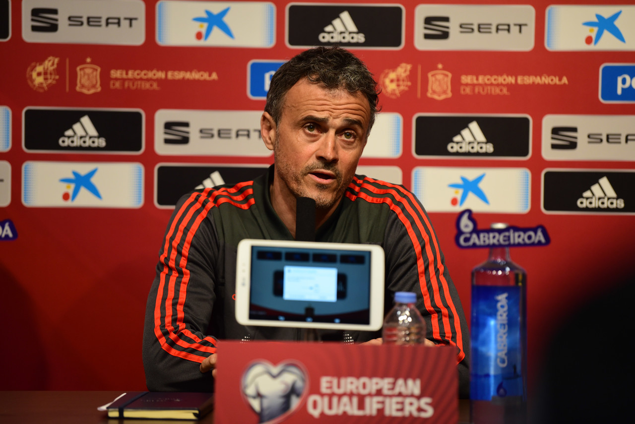 恩里克：拉莫斯的情况和之前一样，我只给6名球员打了电话