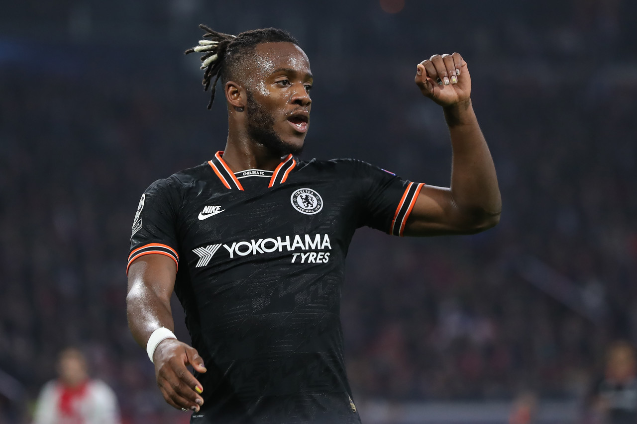 记者：米兰希望租借巴舒亚伊，已与切尔西展开谈判