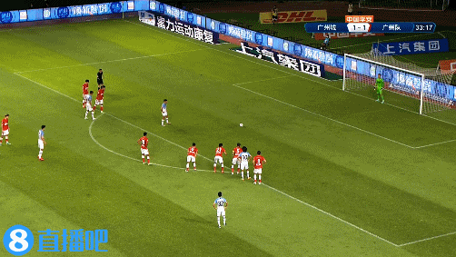 蒋光太放铲放倒宋文杰，VAR介入判罚点球卡尔多纳主罚命中