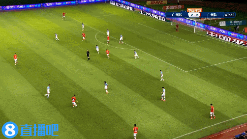 洛国富禁区强突造点主罚命中,上演标志性踹角旗杆庆祝