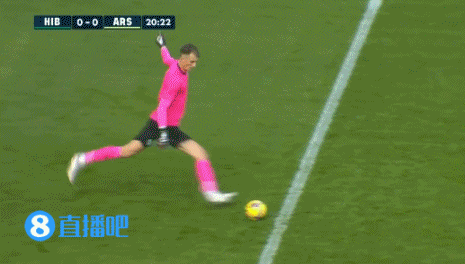 阿森纳门将奥孔科沃超业余失误,送对手空门大礼