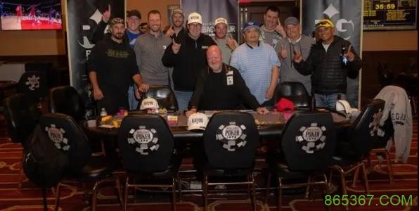 在一场现场比赛中，最后的11名玩家竟然平分了奖金