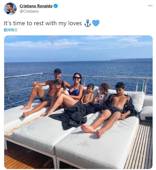 C罗晒与家人度假照：是时候和我爱的人一起休息了?