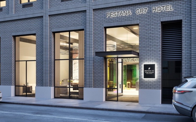 ?度假也不忘拓展产业！C罗发推宣传纽约时代广场CR7新酒店