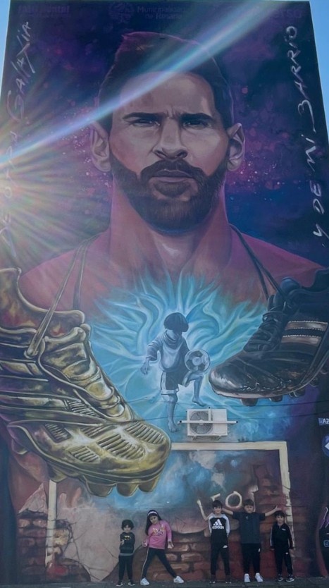 有心了!梅西老家罗萨里奥出现一幅巨型梅西壁画