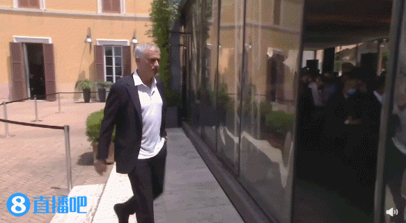 他来了！穆里尼奥罗马就任发布会开始啦！