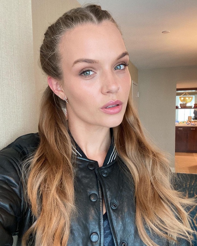 不满点球判罚，丹麦超模：该给斯特林奥斯卡奖